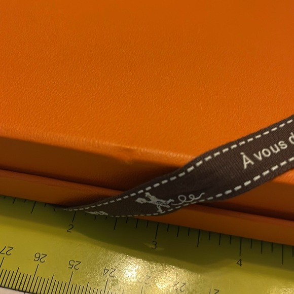 Hermes empty box orange 5.5x7.5 used with Hermes ribbon - Picture 5 of 7